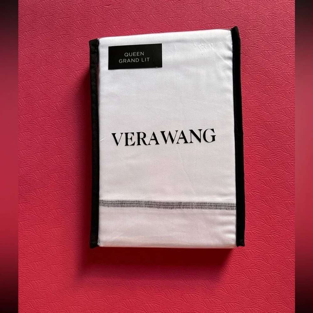 NEW $100 Vera Wang Queen Pillow Cases set of two  100% cotton Luxurious satin